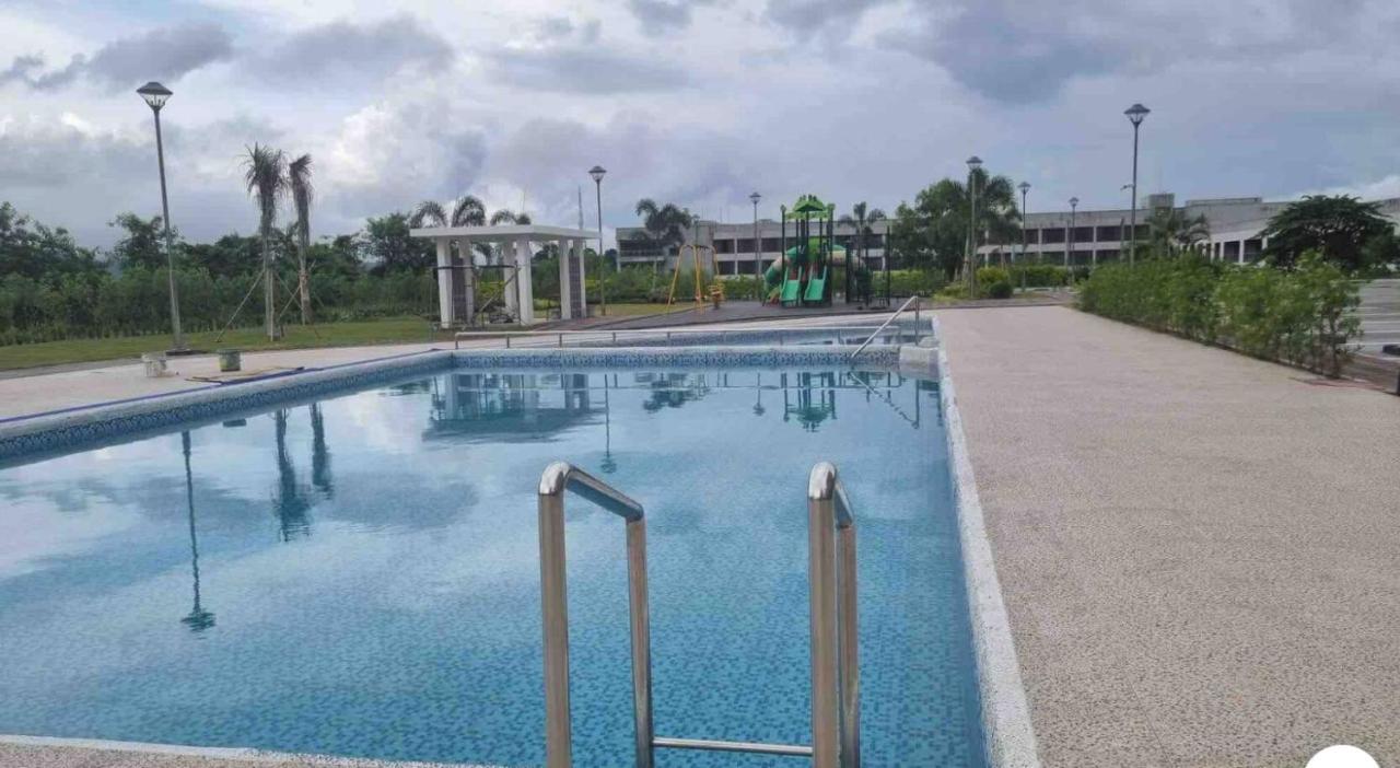 Spacious Luxury Condo W/ Kitchen Beside Hilton Clark D'Heights Mabalacat Luaran gambar